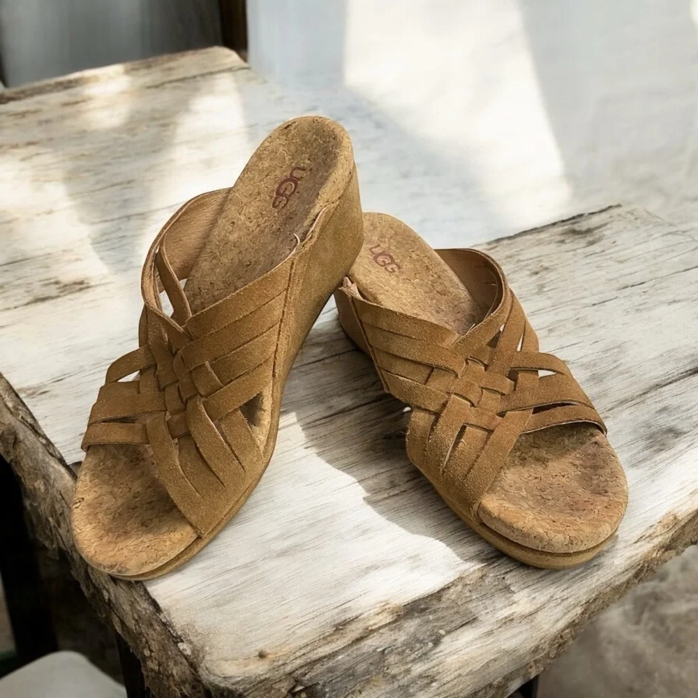 UGG Lilah soft suede wedge slip-on open toe sandal, chestnut brown, Size 7.5